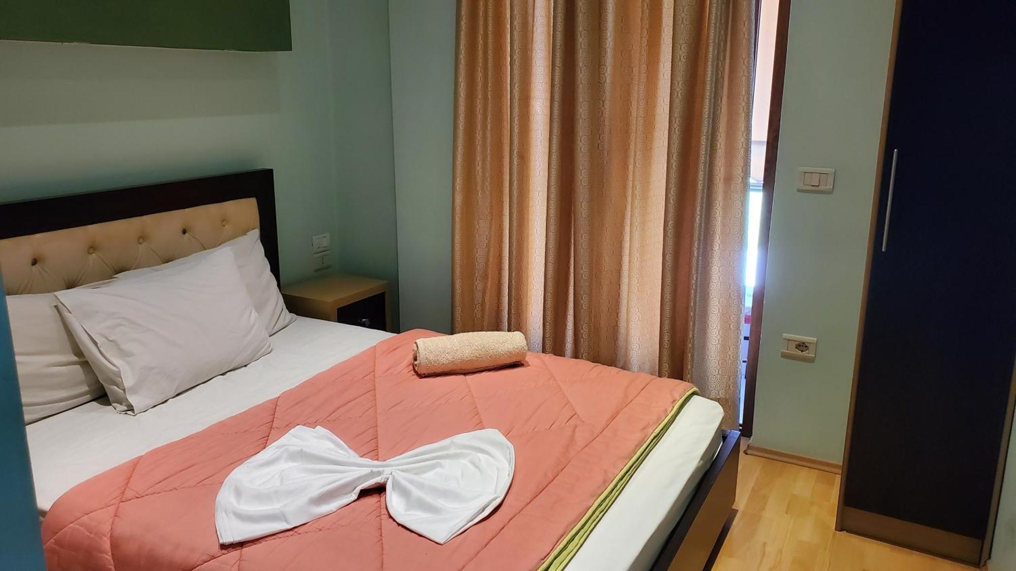 Hotel Shehu Gjirokaster Phòng bức ảnh