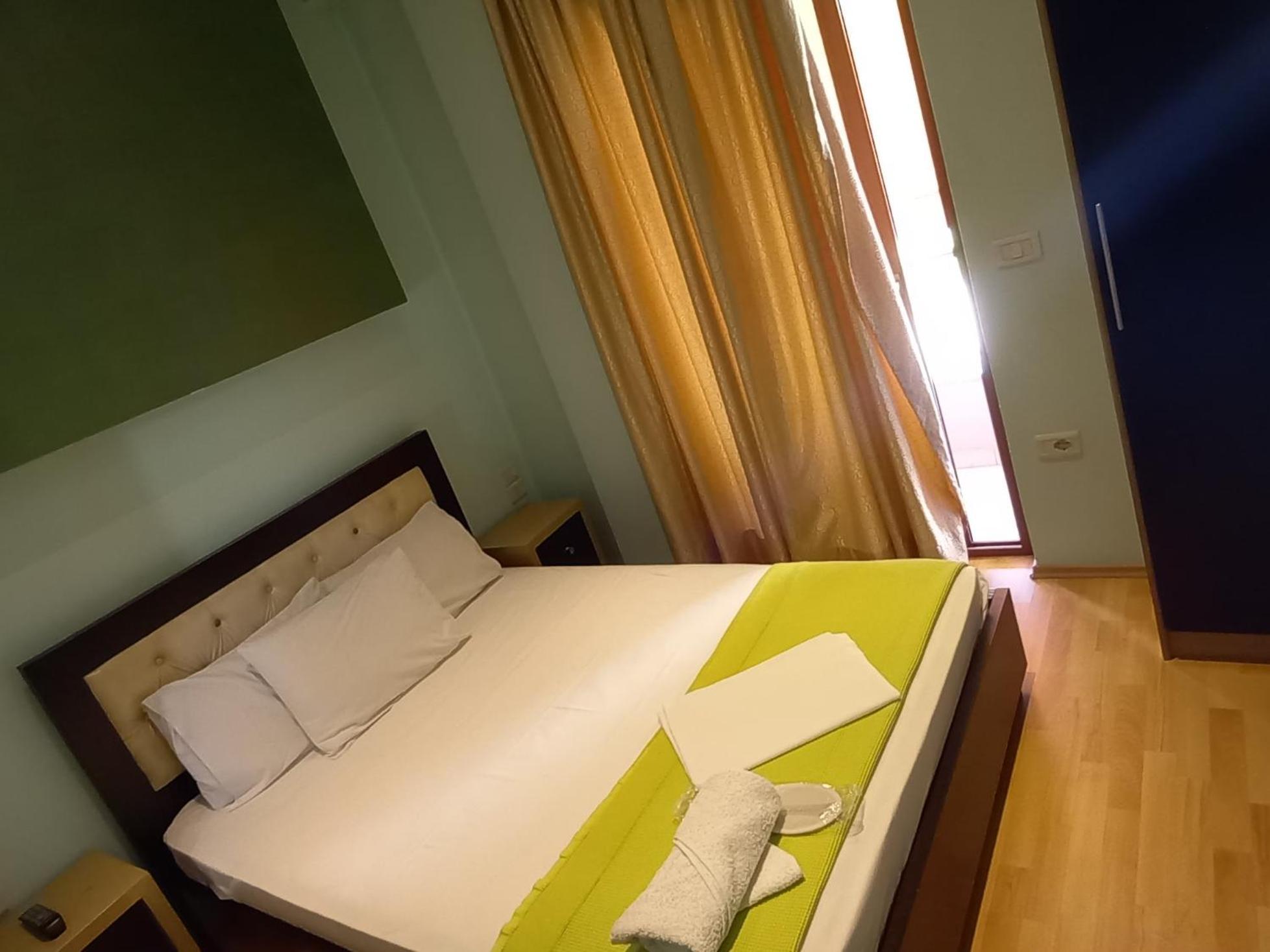 Hotel Shehu Gjirokaster Phòng bức ảnh
