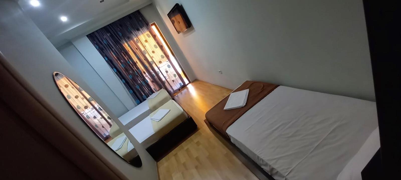 Hotel Shehu Gjirokaster Phòng bức ảnh